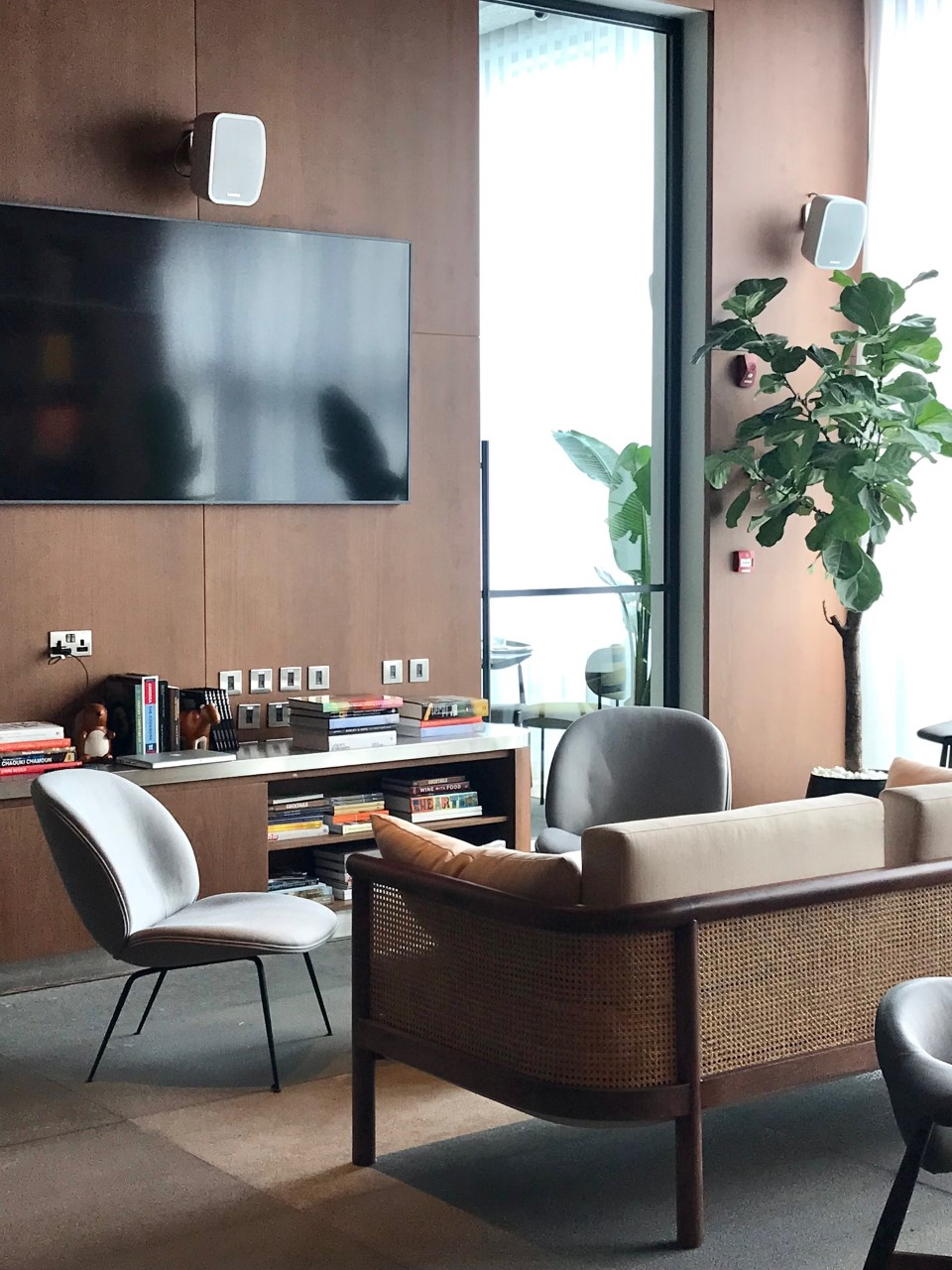 Restaurant Lounge in Abu Dhabi1
